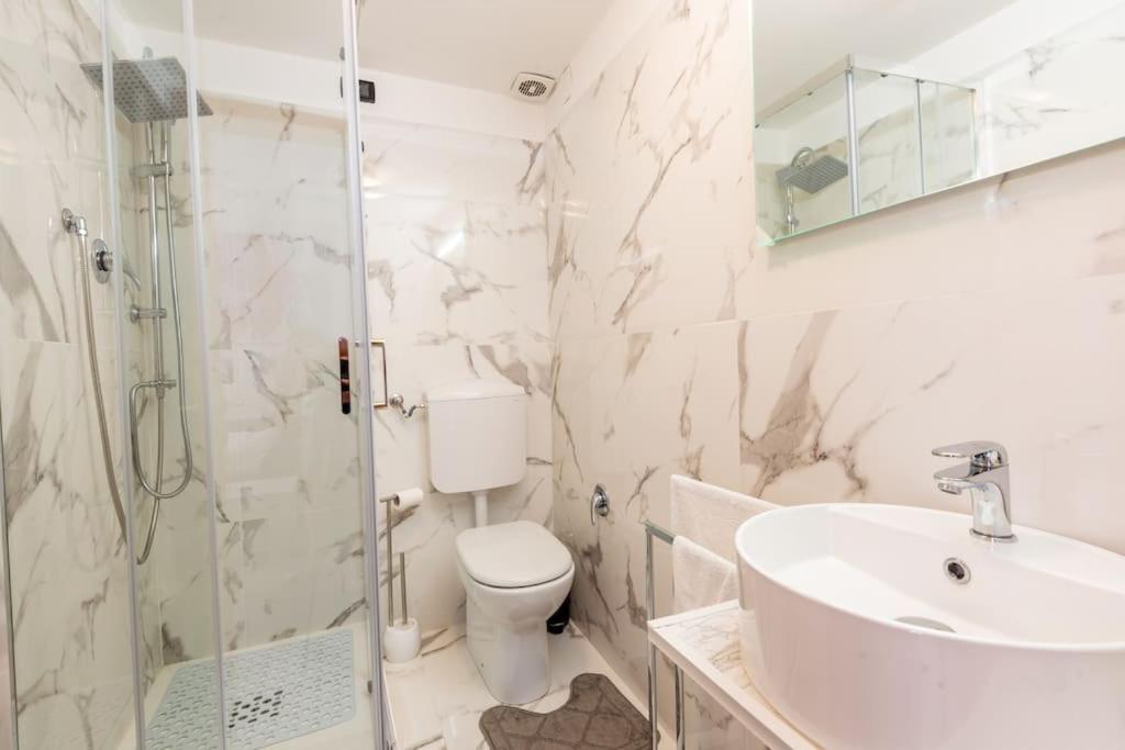 Appartamento Confortevole Genoa Bagian luar foto